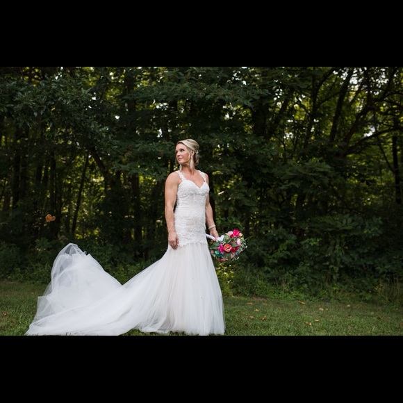 Wedding gown - Picture 2 of 6